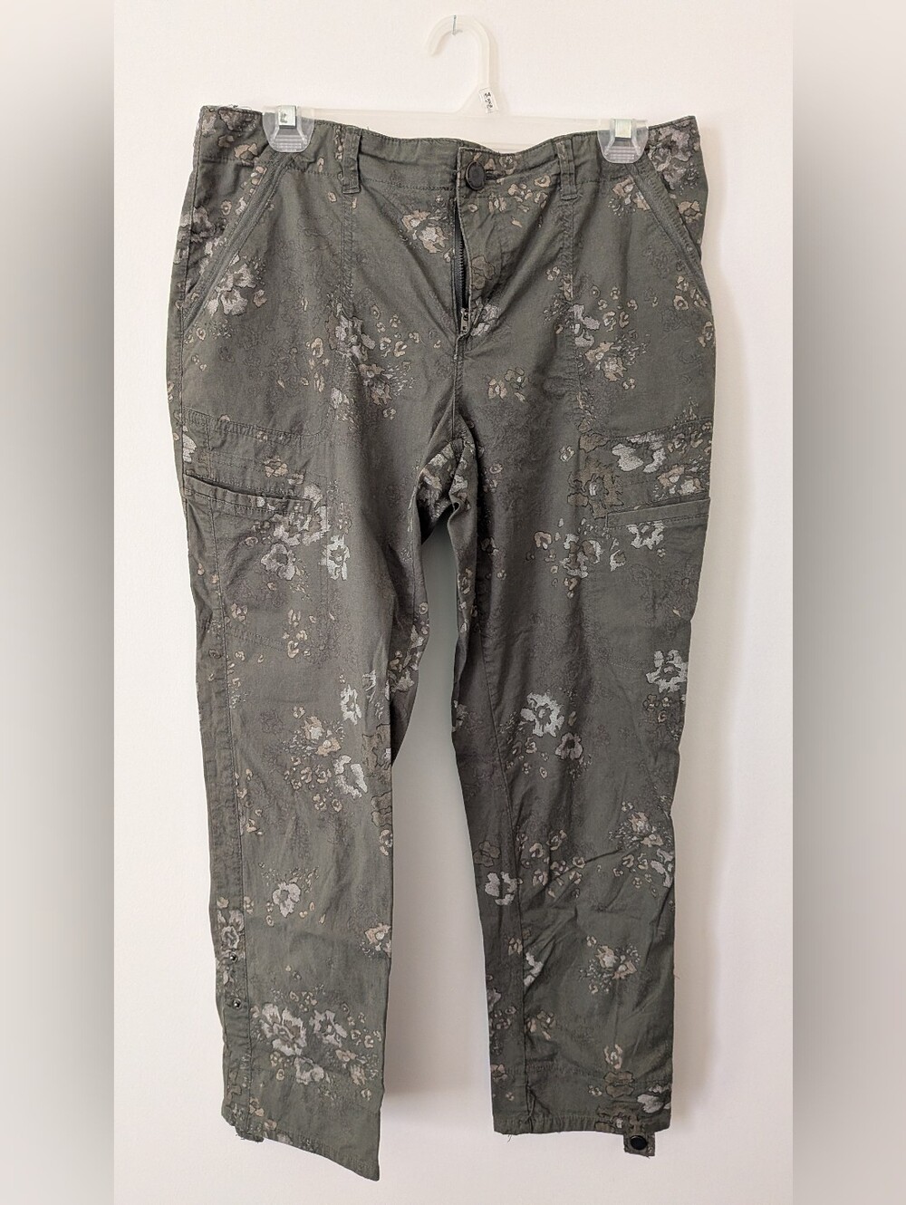 Democracy Floral Print Utility Crop Cargo Pants - Sage Green Size 6 🌟
